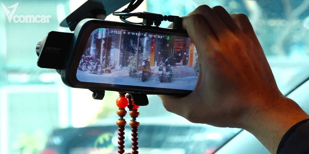 Không tháo thẻ nhớ khi camera đang hoạt động ghi hình