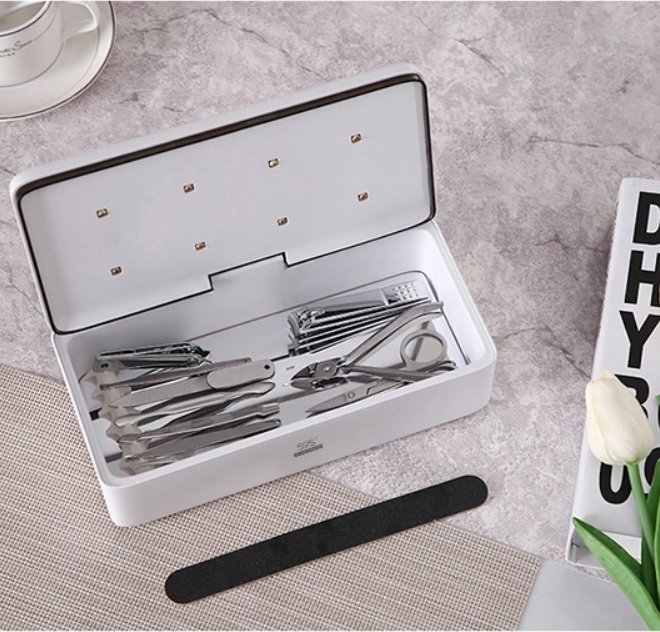 Hộp tiệt trùng dụng cụ làm đẹp 59S dạng vuông công nghệ khử trùng bằng tia cực tím