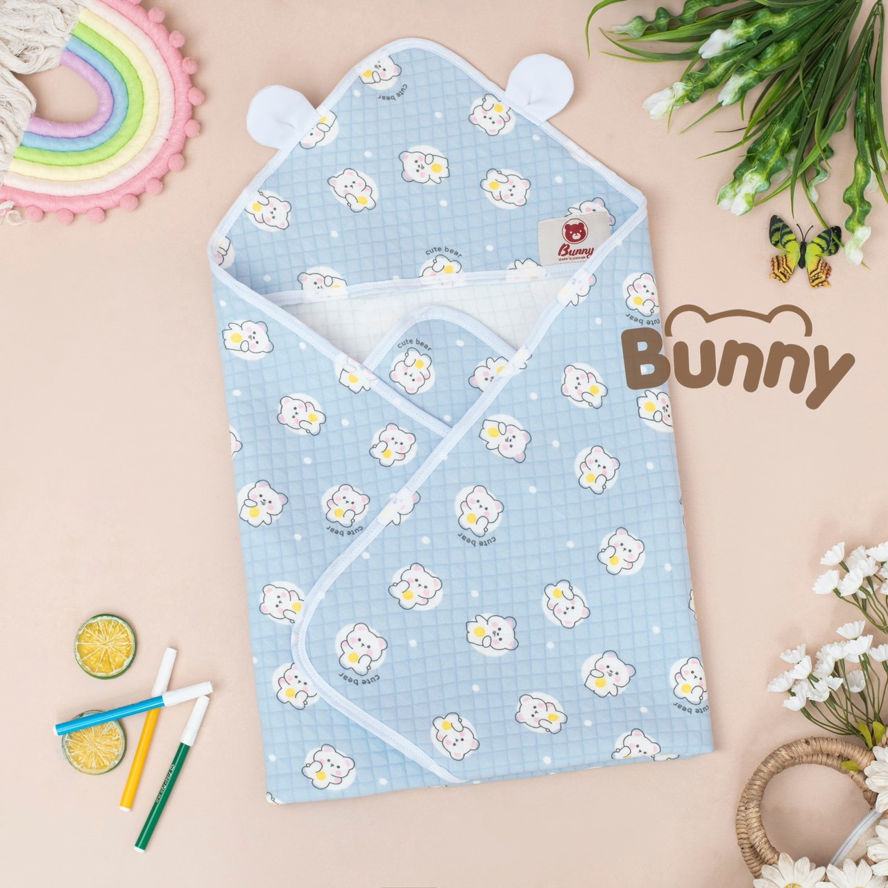 Ủ choàng cho bé sơ sinh Bunny chất vải xốp trần bông, chăn ủ  điều hoà có mũ hình tai gấu kèm đai cho bé kích thước 85x85cm