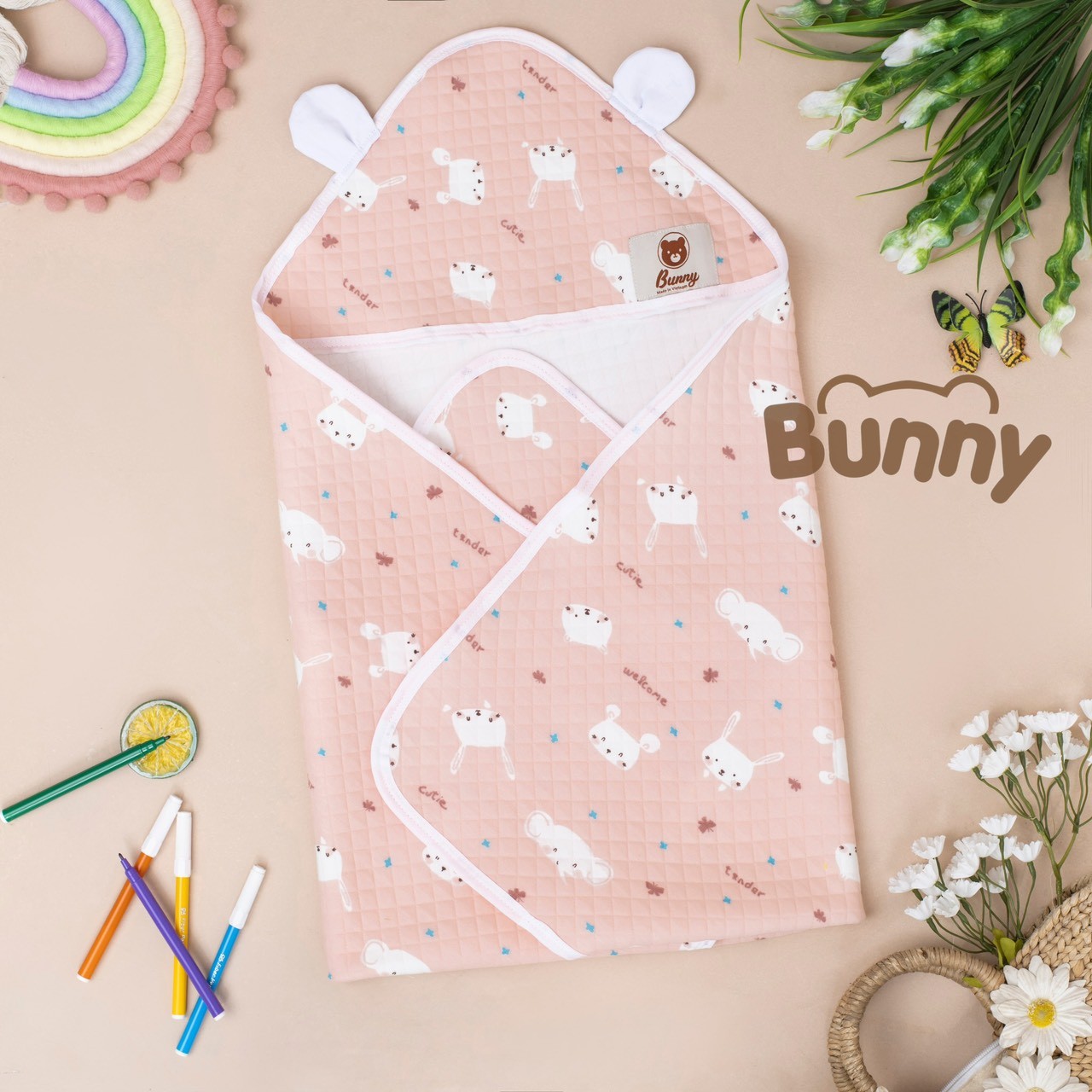 Ủ choàng cho bé sơ sinh Bunny chất vải xốp trần bông, chăn ủ  điều hoà có mũ hình tai gấu kèm đai cho bé kích thước 85x85cm