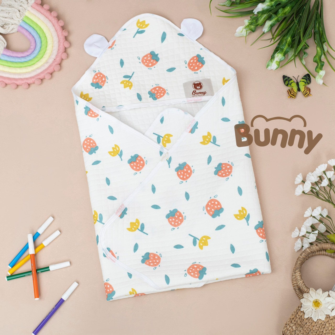 Ủ choàng cho bé sơ sinh Bunny chất vải xốp trần bông, chăn ủ  điều hoà có mũ hình tai gấu kèm đai cho bé kích thước 85x85cm