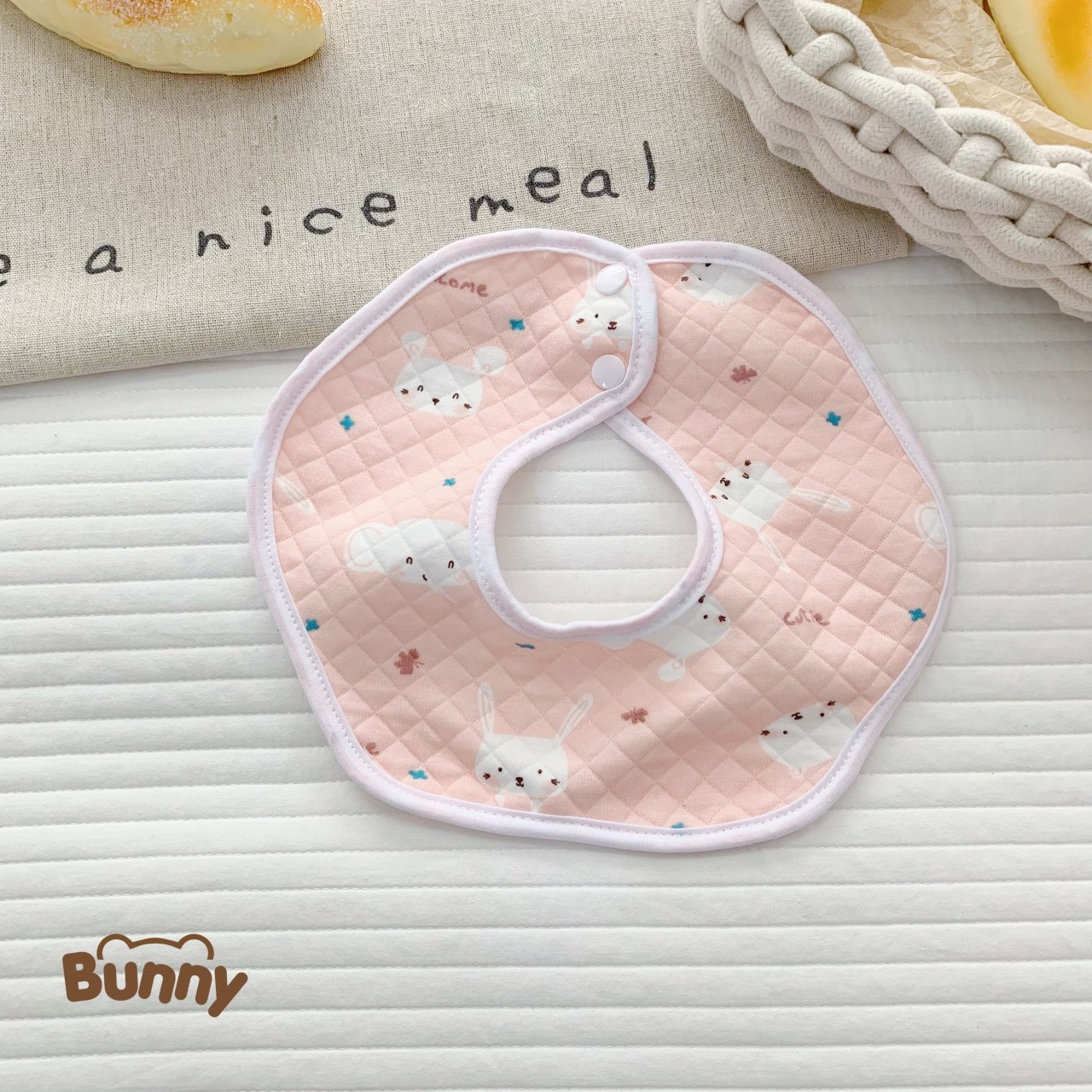 Set 2 yếm cổ tròn xoay Bunny cho bé gái bé trai 360 độ chất liệu xốp trần bông lớp 100% cotton cao cấp an toàn cho da