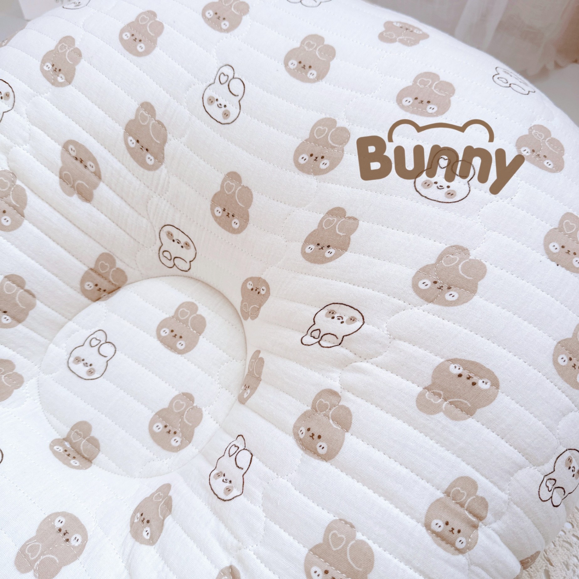 Gối chống trào ngược cho bé Bunny vải xô Muslin Organic trần bông chống nôn trớ cho bé kích thước 70x70x20cm