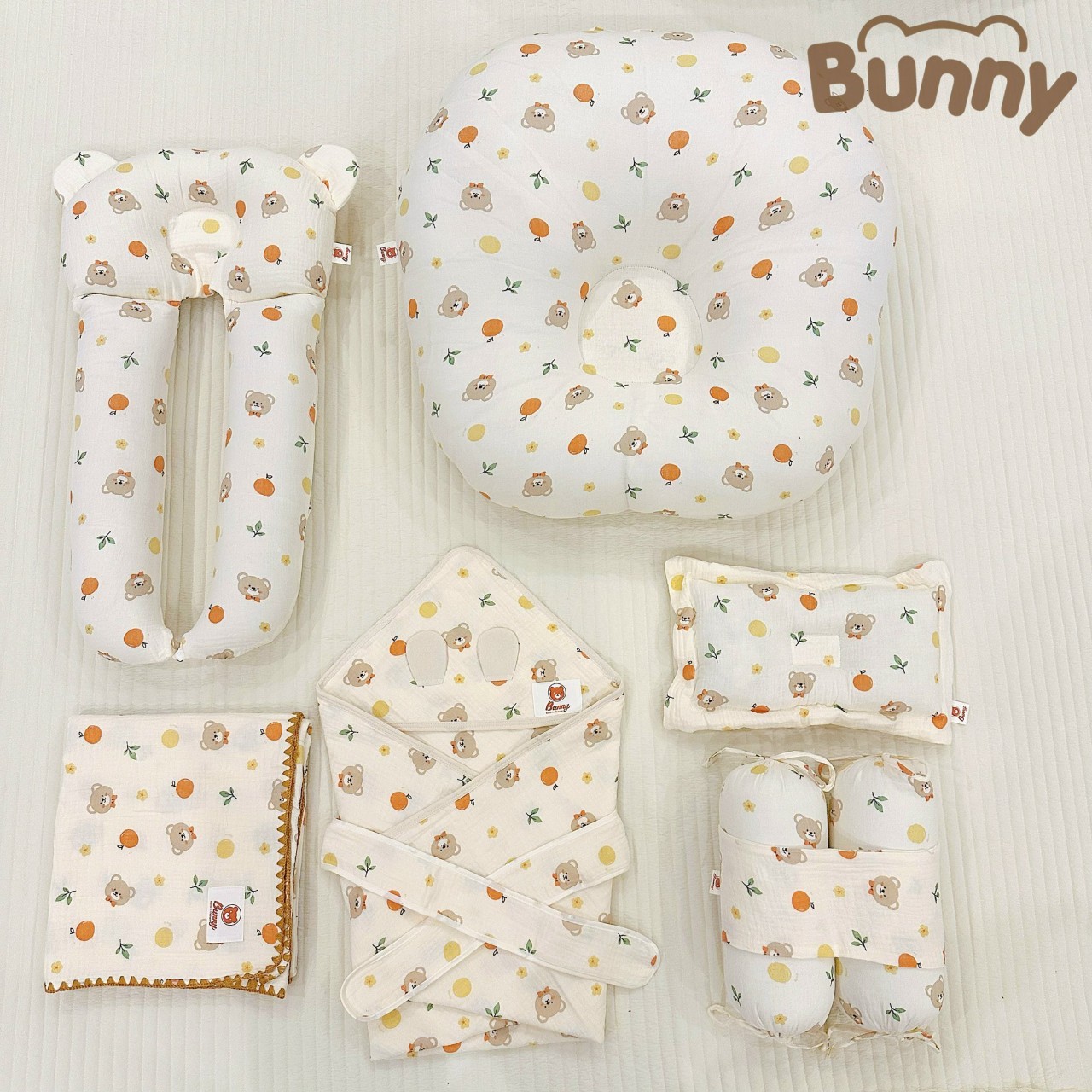 Combo 6 món cho bé sơ sinh Bunny chất liệu Muslin gồm gối chống trào ngược, gối lõm, gối chặn, gối chữ u đa năng, ủ choàng 4 lớp có mũ, chăn 4 lớp thêu viền