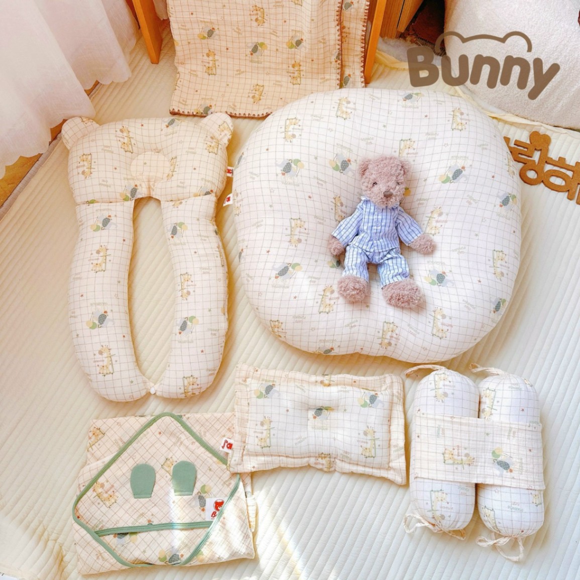 Combo 6 món cho bé sơ sinh Bunny chất liệu Muslin gồm gối chống trào ngược, gối lõm, gối chặn, gối chữ u đa năng, ủ choàng 4 lớp có mũ, chăn 4 lớp thêu viền