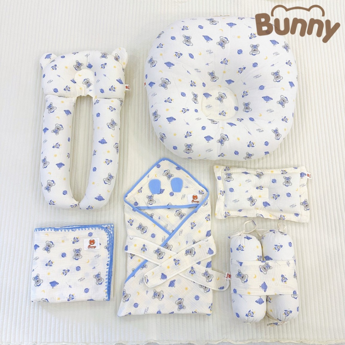 Combo 6 món cho bé sơ sinh Bunny chất liệu Muslin gồm gối chống trào ngược, gối lõm, gối chặn, gối chữ u đa năng, ủ choàng 4 lớp có mũ, chăn 4 lớp thêu viền