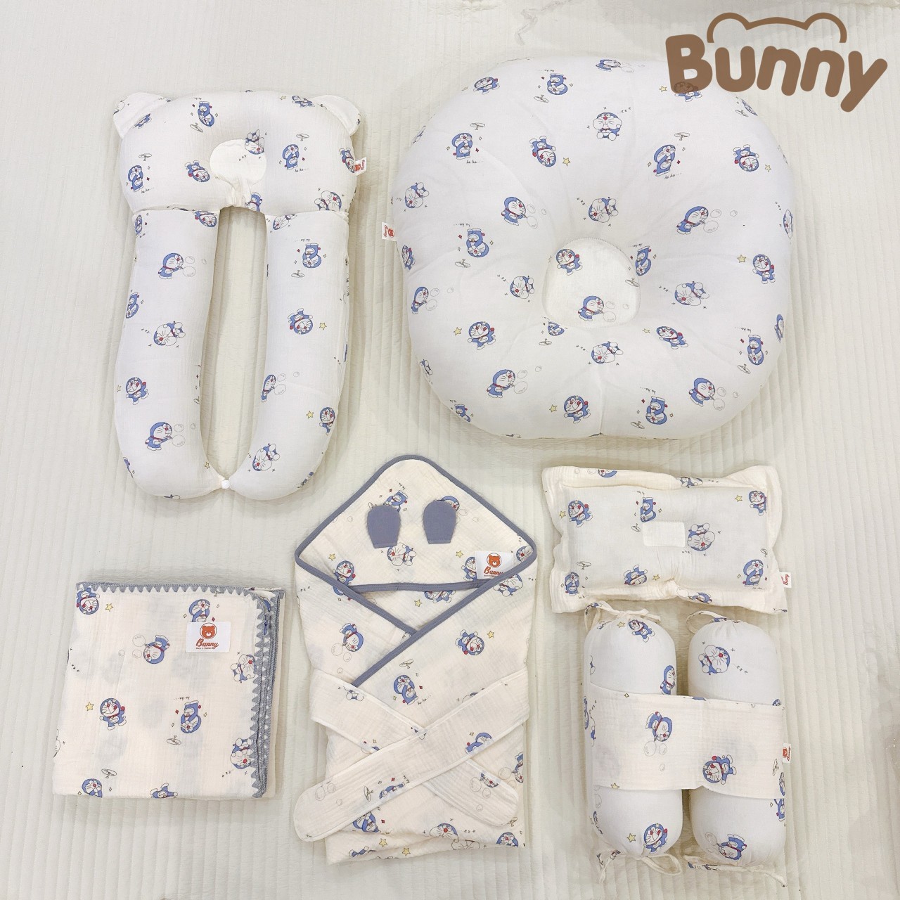 Combo 6 món cho bé sơ sinh Bunny chất liệu Muslin gồm gối chống trào ngược, gối lõm, gối chặn, gối chữ u đa năng, ủ choàng 4 lớp có mũ, chăn 4 lớp thêu viền