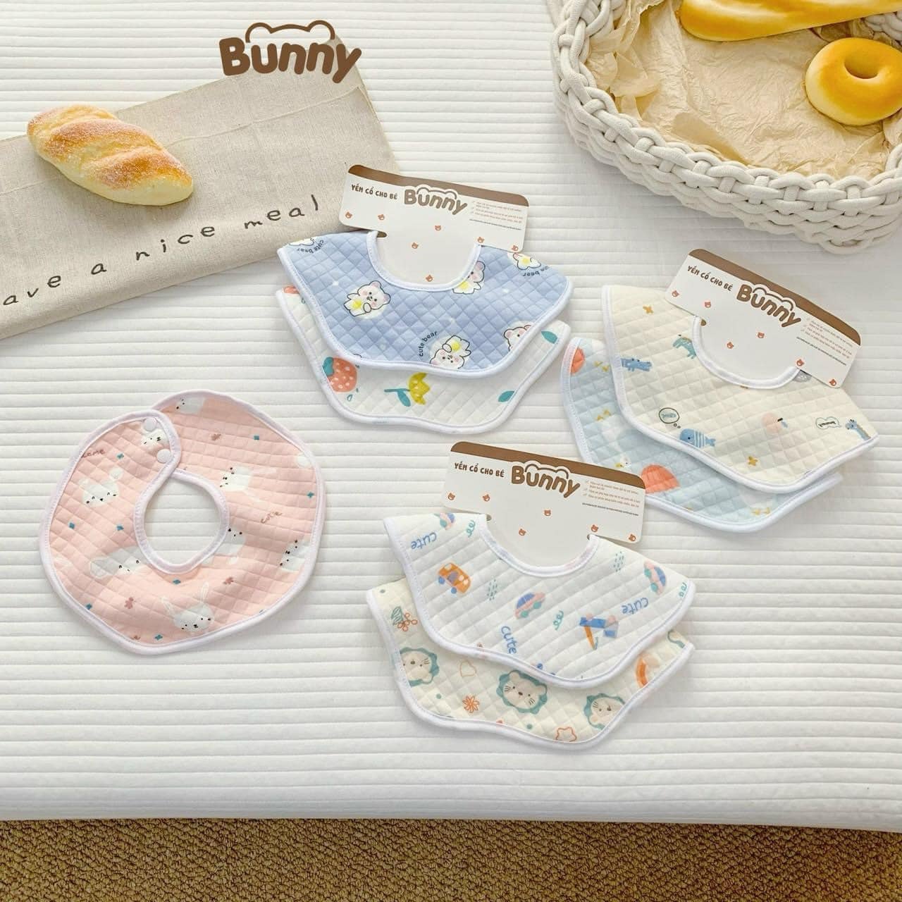 Set 2 yếm cổ tròn xoay Bunny cho bé gái bé trai 360 độ chất liệu xốp trần bông lớp 100% cotton cao cấp an toàn cho da