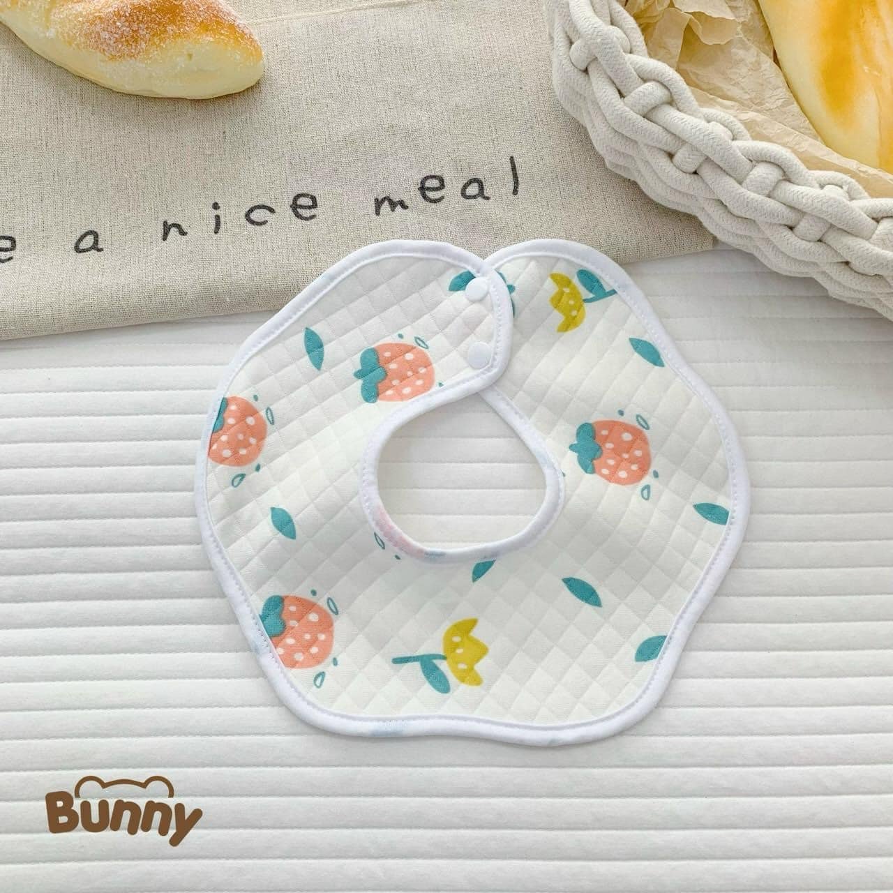 Set 2 yếm cổ tròn xoay Bunny cho bé gái bé trai 360 độ chất liệu xốp trần bông lớp 100% cotton cao cấp an toàn cho da