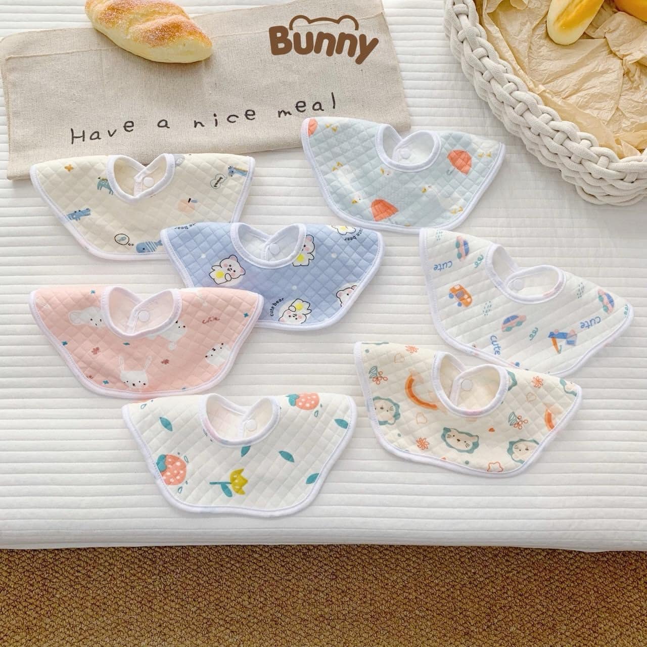 Set 2 yếm cổ tròn xoay Bunny cho bé gái bé trai 360 độ chất liệu xốp trần bông lớp 100% cotton cao cấp an toàn cho da