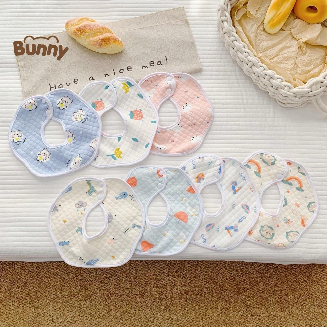 Set 2 yếm cổ tròn xoay Bunny cho bé gái bé trai 360 độ chất liệu xốp trần bông lớp 100% cotton cao cấp an toàn cho da