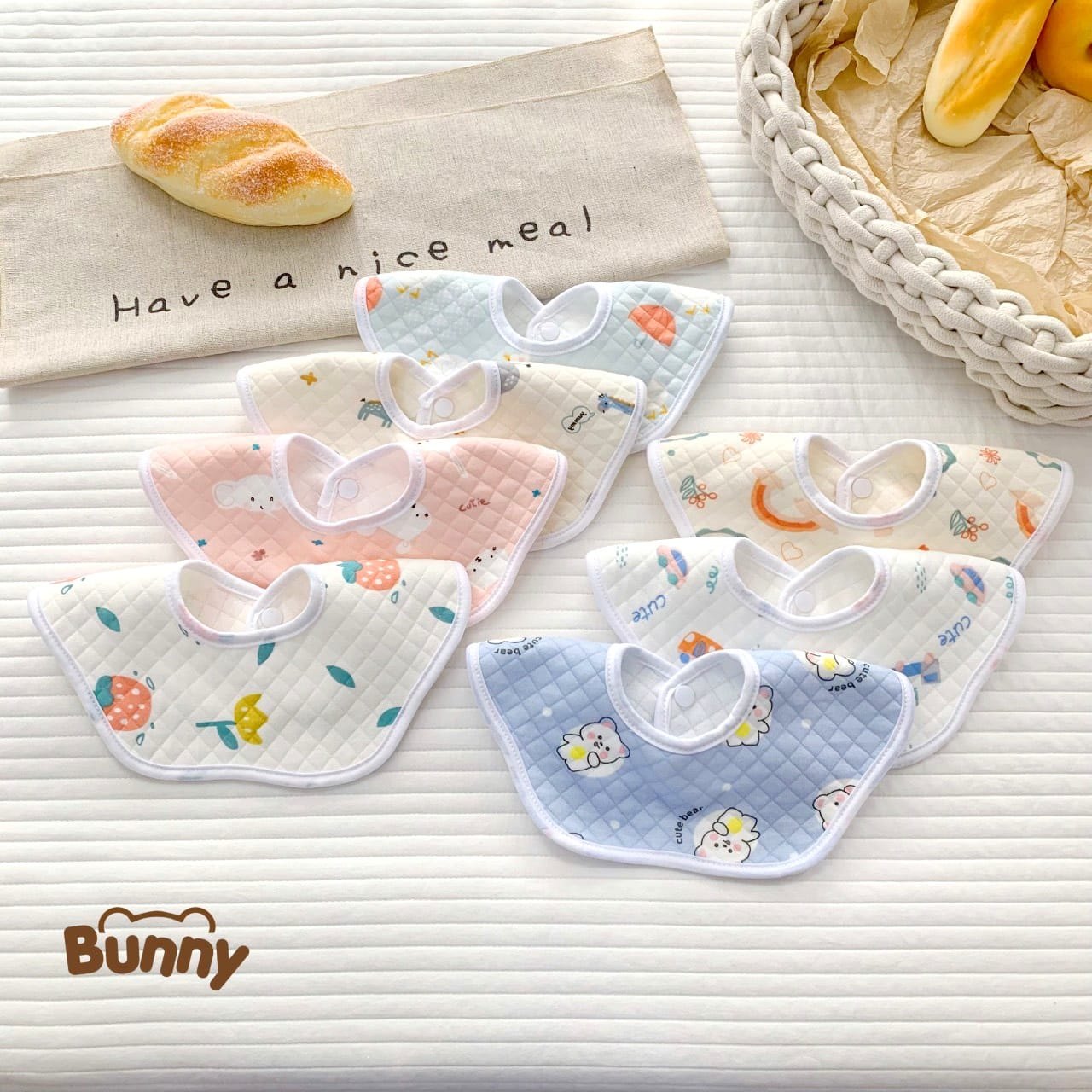 Set 2 yếm cổ tròn xoay Bunny cho bé gái bé trai 360 độ chất liệu xốp trần bông lớp 100% cotton cao cấp an toàn cho da