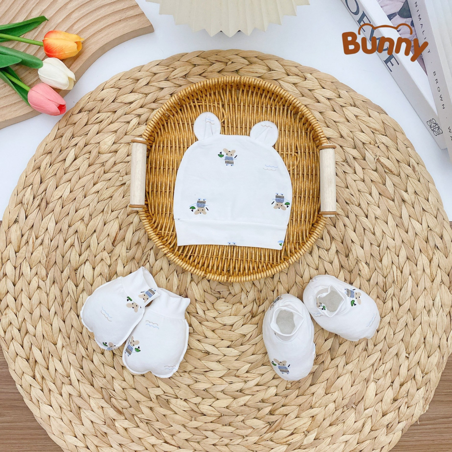 Set mũ bao tay bao chân cho bé sơ sinh Bunny hình in style Hàn, tông trắng vải Petit mềm mại mát mẻ cho bé yêu