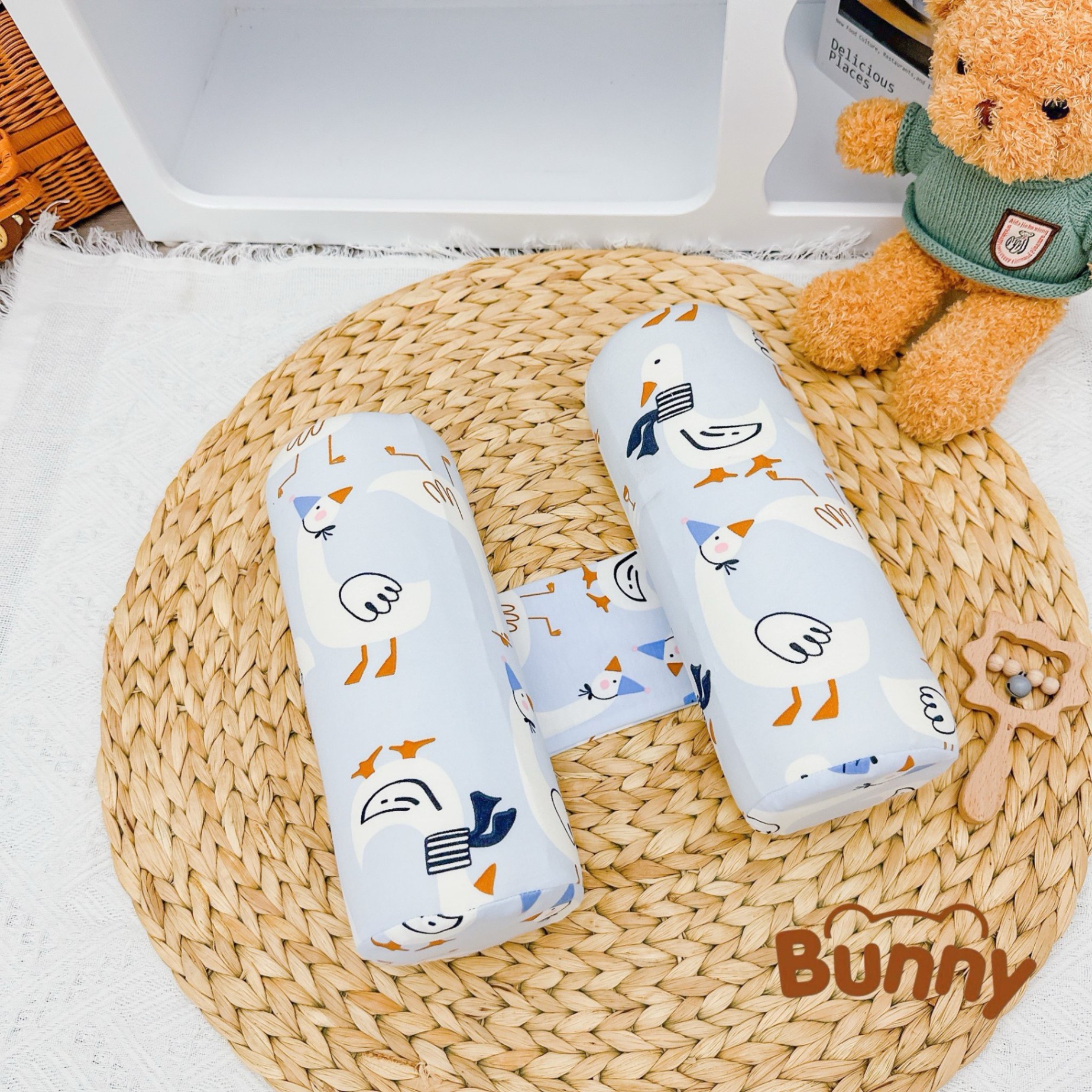 Gối chặn cho bé sơ sinh Bunny chất liệu cao su non cao cấp mềm mại vỏ gối vải thun mềm in hoạ tiết xinh xắn