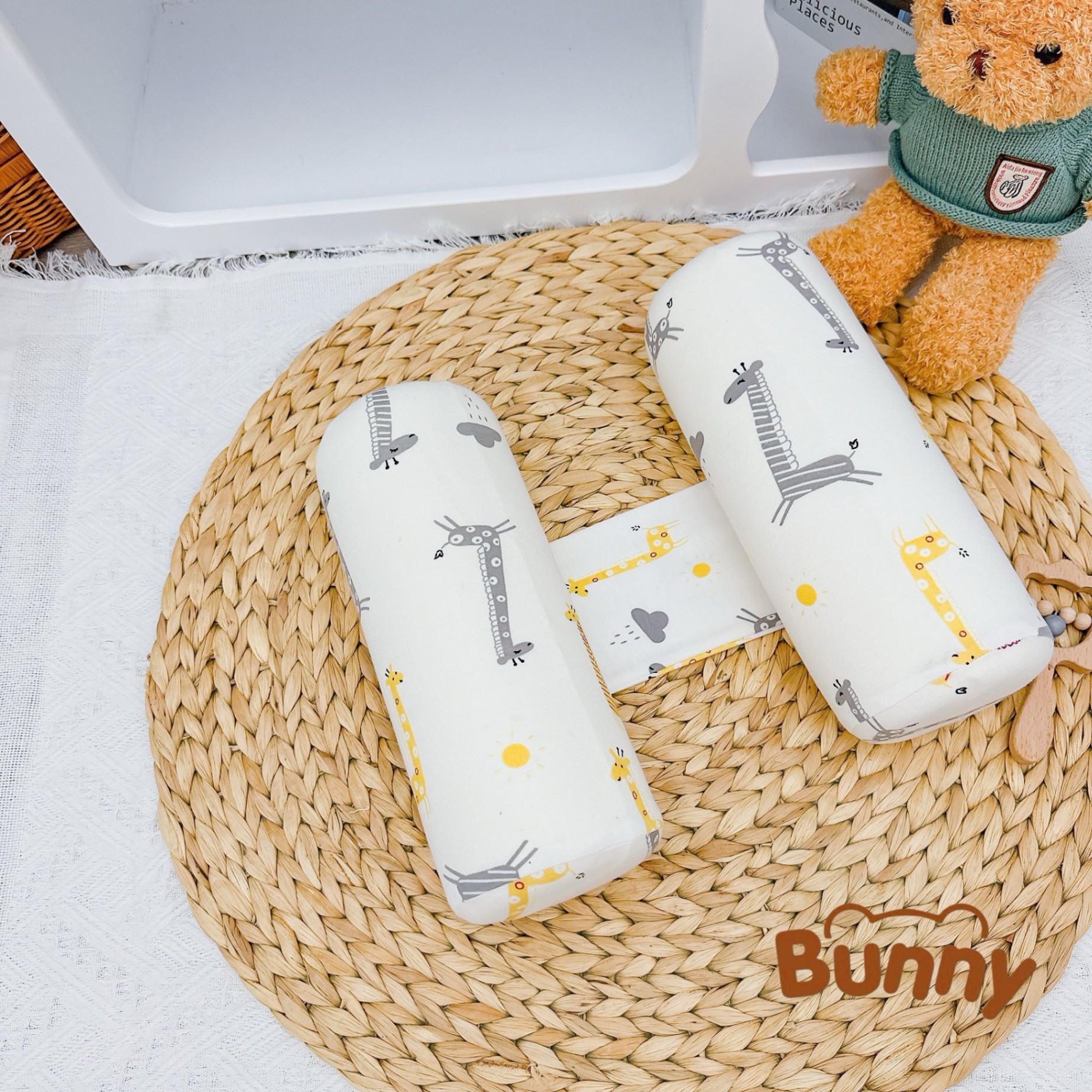 Gối chặn cho bé sơ sinh Bunny chất liệu cao su non cao cấp mềm mại vỏ gối vải thun mềm in hoạ tiết xinh xắn