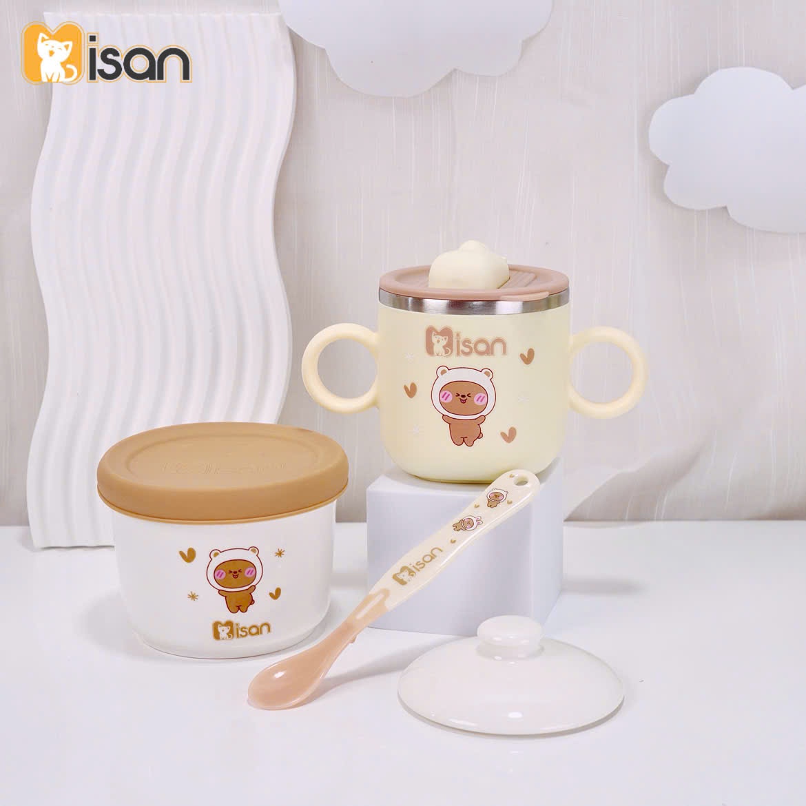 Set ăn dặm tiện lợi Misan gồm cốc tập uống inox, hũ sứ 2 nắp và thìa báo nóng cho bé ăn dặm - Gấu kem