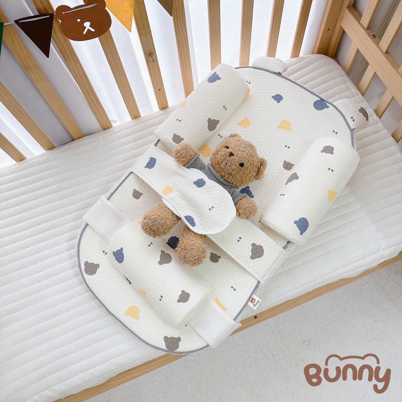 Đệm gối chống trào ngược cao cấp Bunny kèm gối chặn, đai giữ bé, gối gác chân hỗ trợ bé nằm đúng tư thế