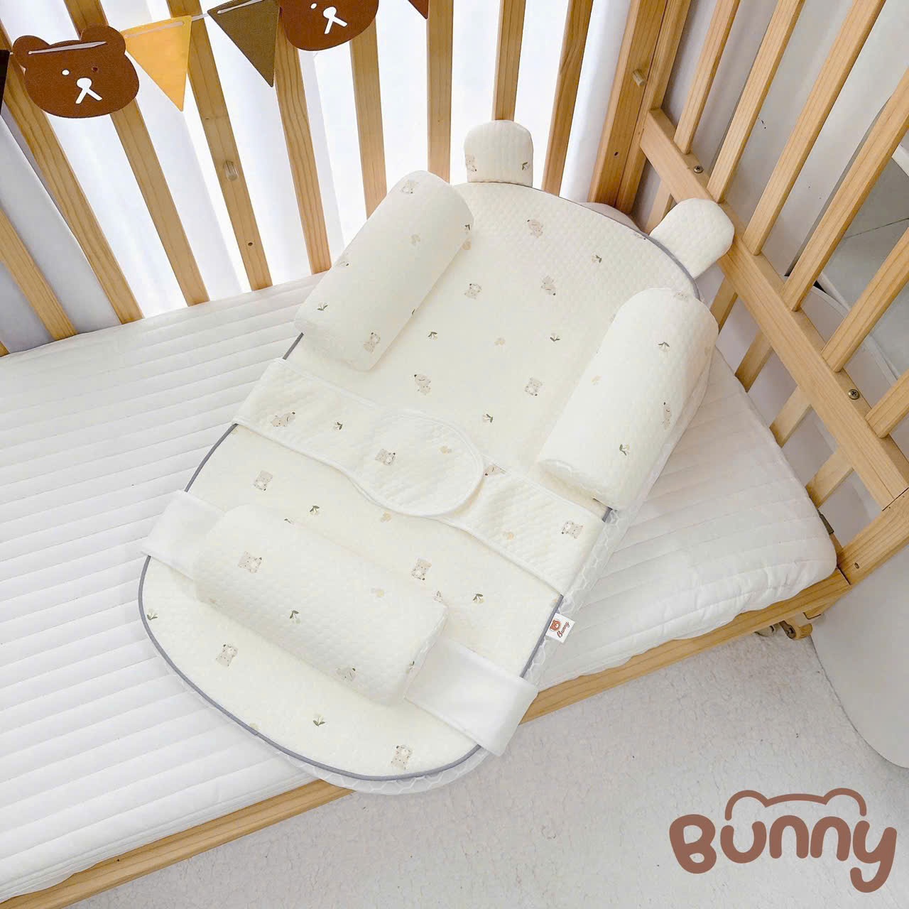 Đệm gối chống trào ngược cao cấp Bunny kèm gối chặn, đai giữ bé, gối gác chân hỗ trợ bé nằm đúng tư thế