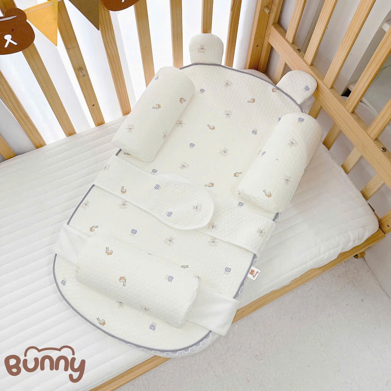Đệm gối chống trào ngược cao cấp Bunny kèm gối chặn, đai giữ bé, gối gác chân hỗ trợ bé nằm đúng tư thế