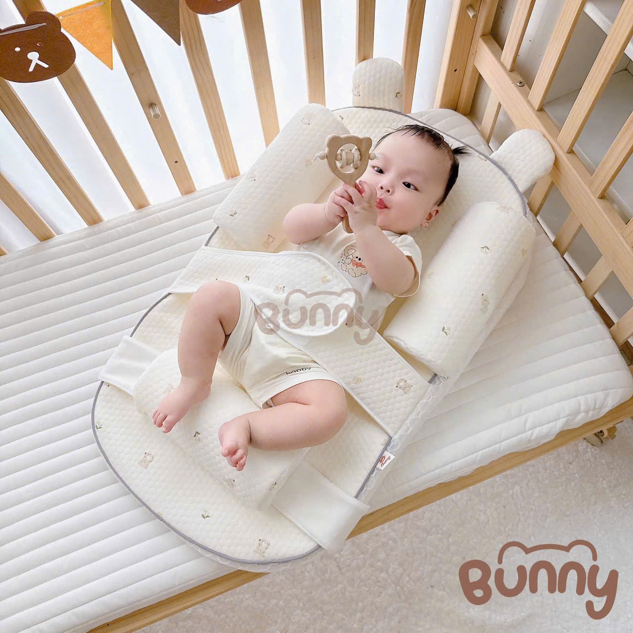 Đệm gối chống trào ngược cao cấp Bunny kèm gối chặn, đai giữ bé, gối gác chân hỗ trợ bé nằm đúng tư thế