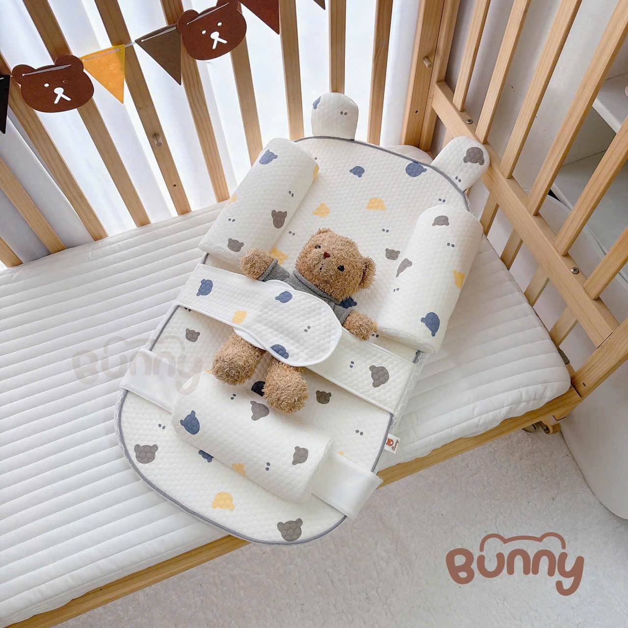 Đệm gối chống trào ngược cao cấp Bunny kèm gối chặn, đai giữ bé, gối gác chân hỗ trợ bé nằm đúng tư thế