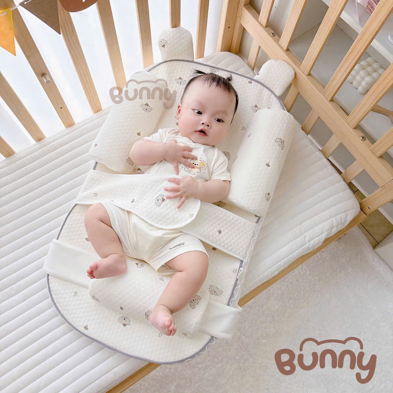 Đệm gối chống trào ngược cao cấp Bunny kèm gối chặn, đai giữ bé, gối gác chân hỗ trợ bé nằm đúng tư thế