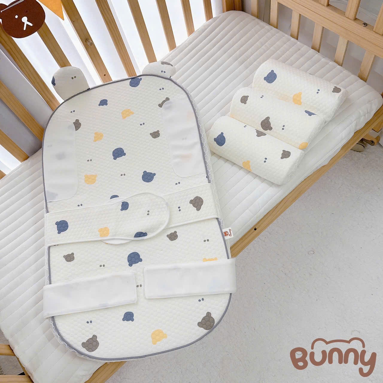 Đệm gối chống trào ngược cao cấp Bunny kèm gối chặn, đai giữ bé, gối gác chân hỗ trợ bé nằm đúng tư thế