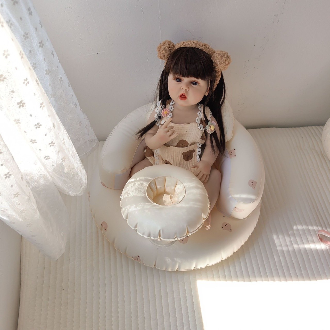 Ghế hơi tập ngồi cho bé có khay KidsWorld ghế ngồi ăn dặm bơm hơi tự động chống ngã cao cấp thiết kế chống ngả về phía trước