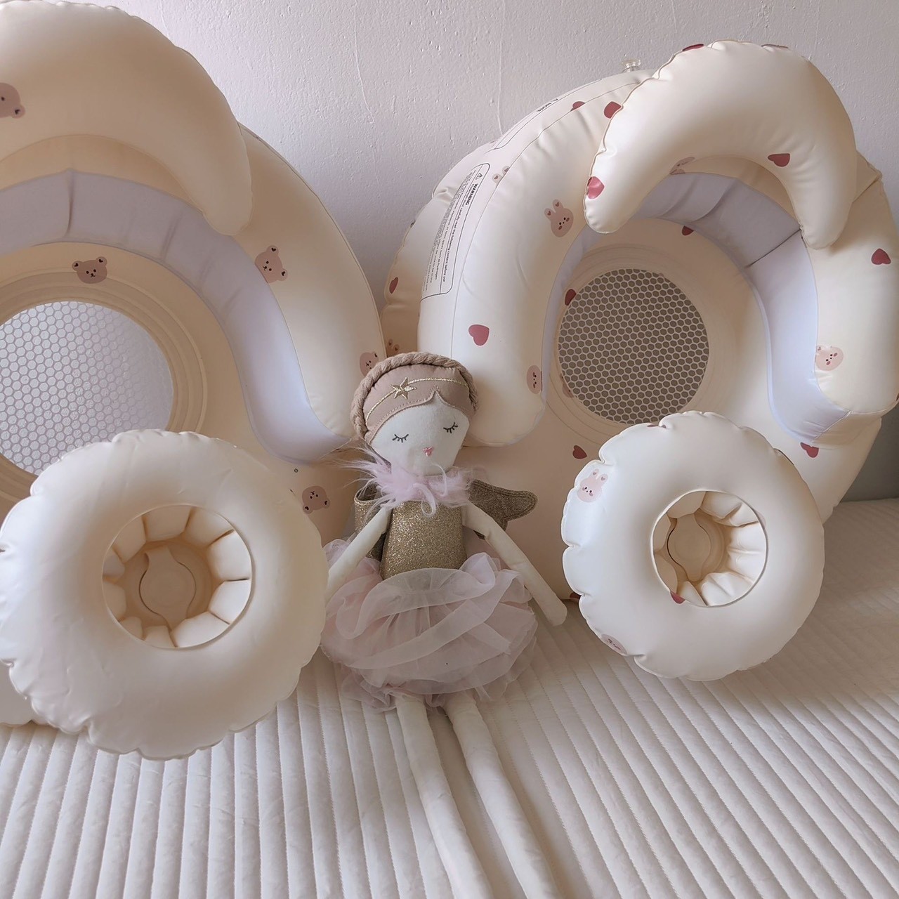 Ghế hơi tập ngồi cho bé có khay KidsWorld ghế ngồi ăn dặm bơm hơi tự động chống ngã cao cấp thiết kế chống ngả về phía trước