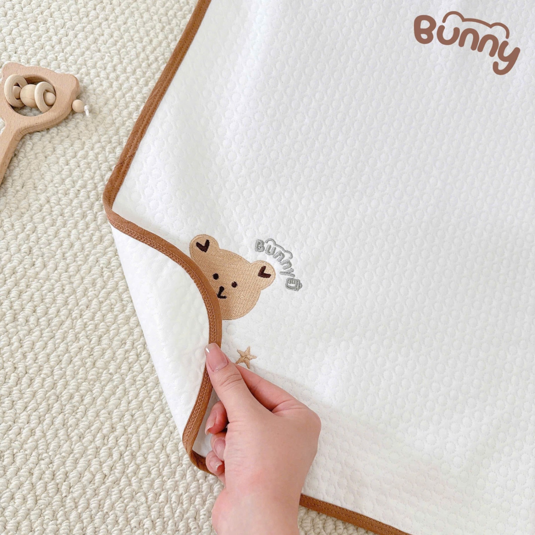 Tấm lót chống thấm Bunny thêu hoạ tiết dễ thương siêu êm mềm mịn thấm hút tốt không thấm ngược chống tràn, chống trơn
