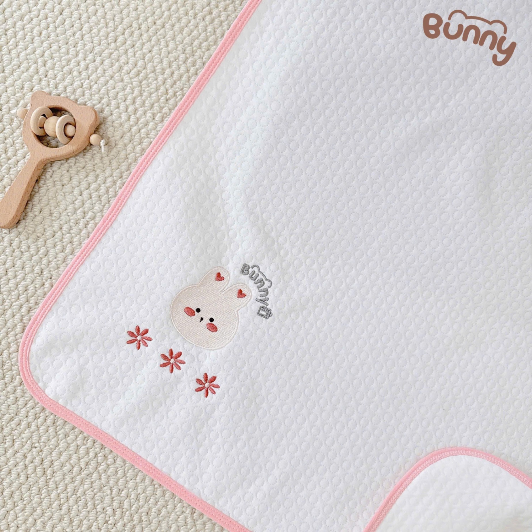 Tấm lót chống thấm Bunny thêu hoạ tiết dễ thương siêu êm mềm mịn thấm hút tốt không thấm ngược chống tràn, chống trơn