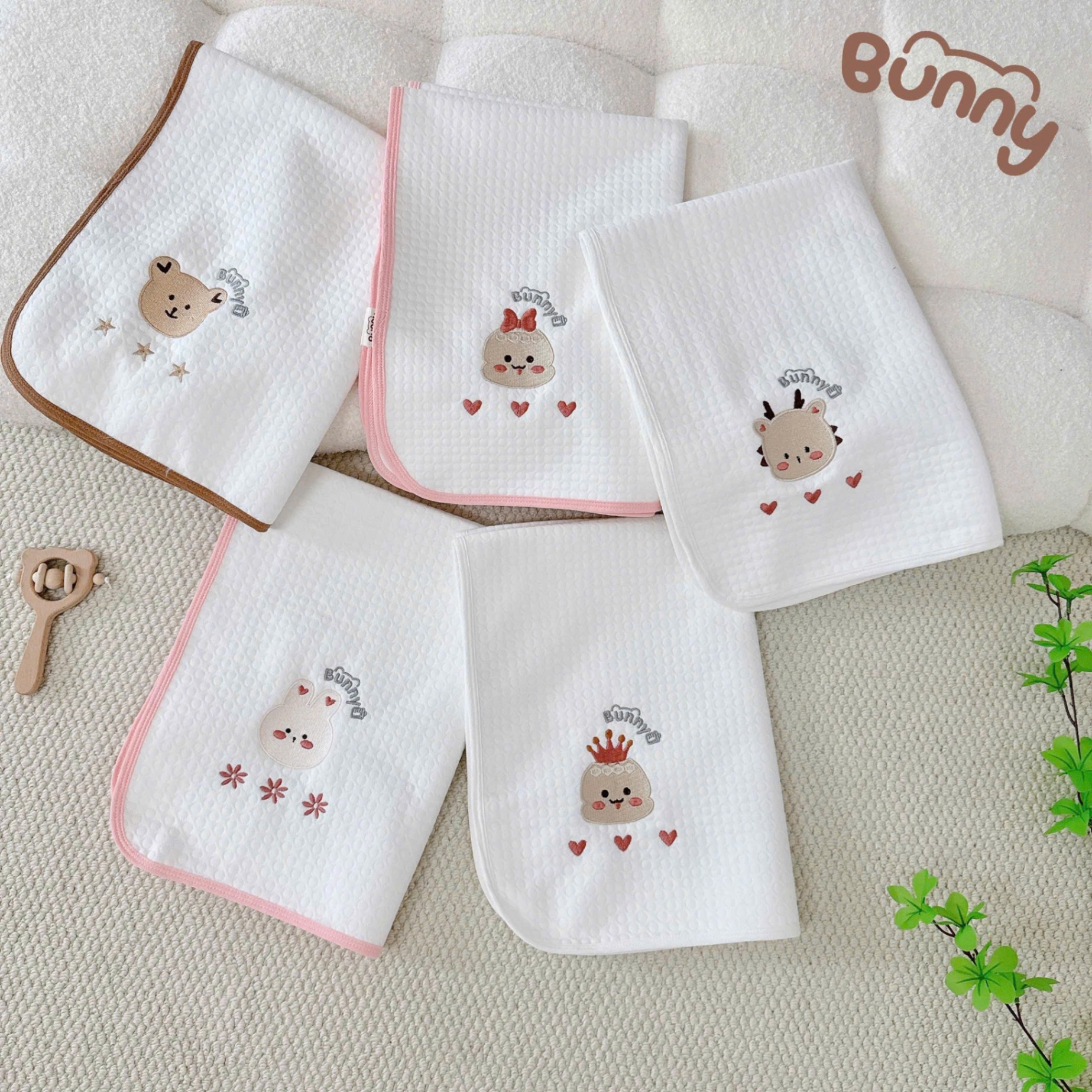 Tấm lót chống thấm Bunny thêu hoạ tiết dễ thương siêu êm mềm mịn thấm hút tốt không thấm ngược chống tràn, chống trơn