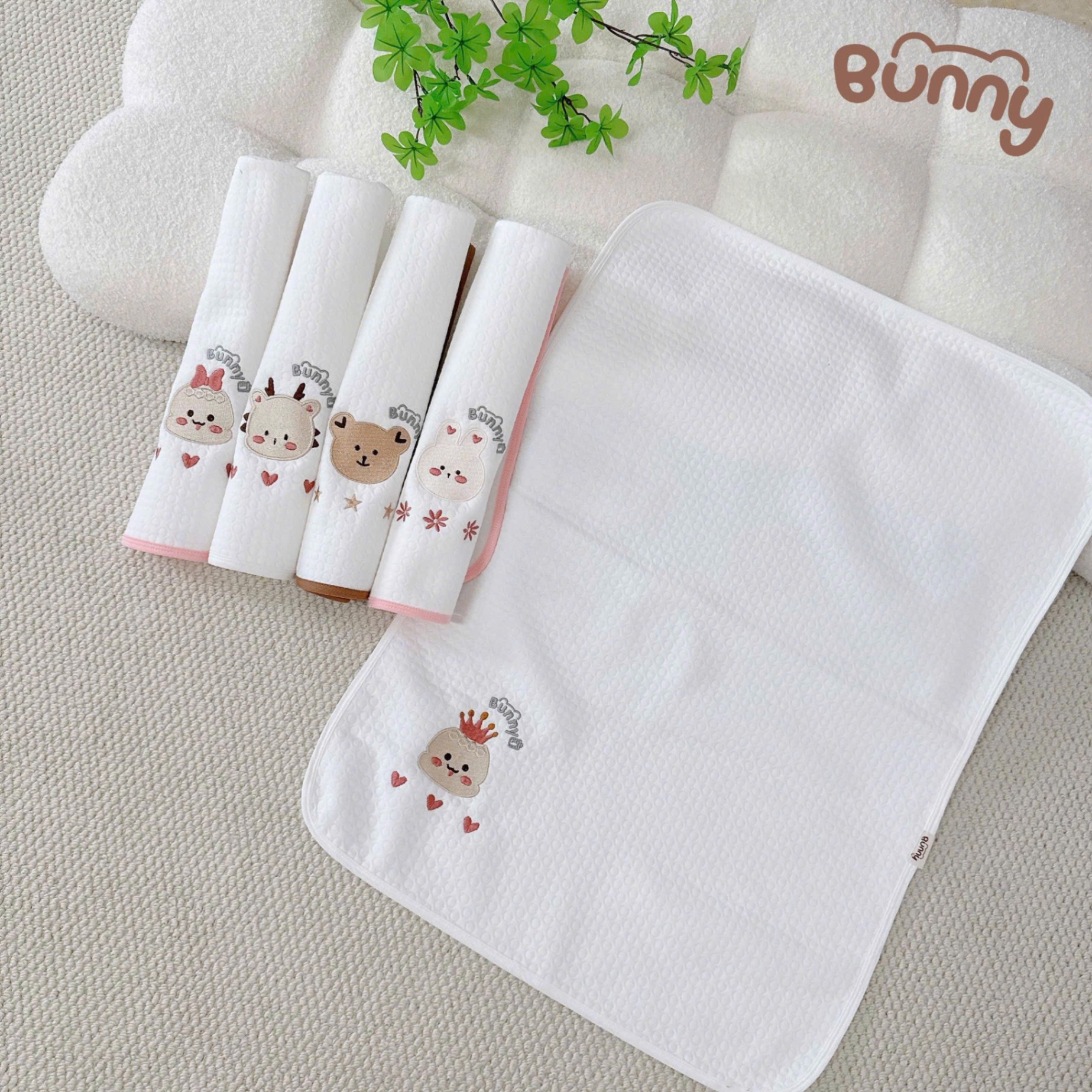 Tấm lót chống thấm Bunny thêu hoạ tiết dễ thương siêu êm mềm mịn thấm hút tốt không thấm ngược chống tràn, chống trơn