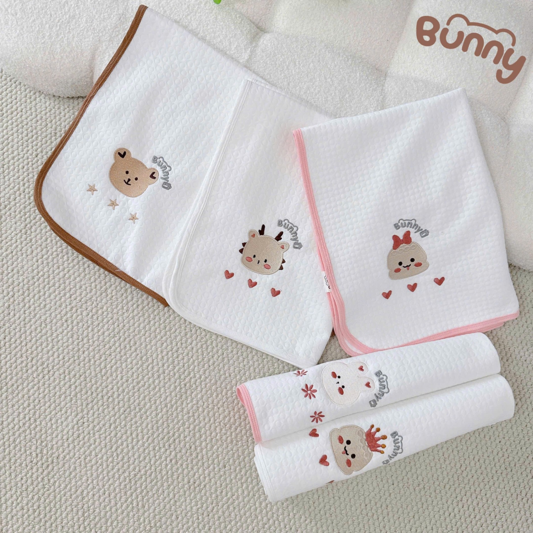 Tấm lót chống thấm Bunny thêu hoạ tiết dễ thương siêu êm mềm mịn thấm hút tốt không thấm ngược chống tràn, chống trơn