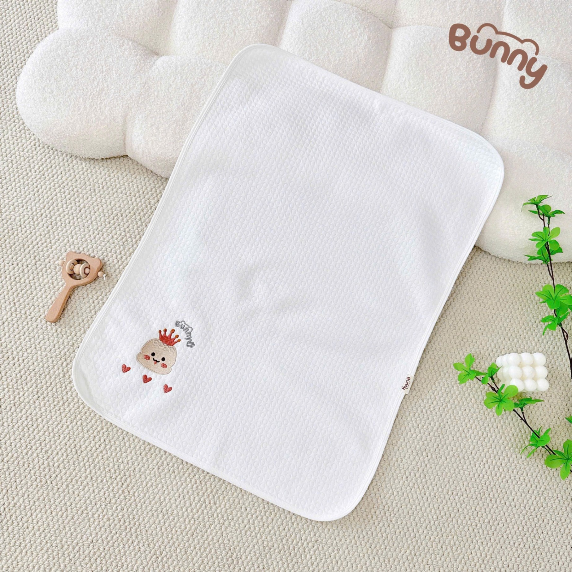Tấm lót chống thấm Bunny thêu hoạ tiết dễ thương siêu êm mềm mịn thấm hút tốt không thấm ngược chống tràn, chống trơn