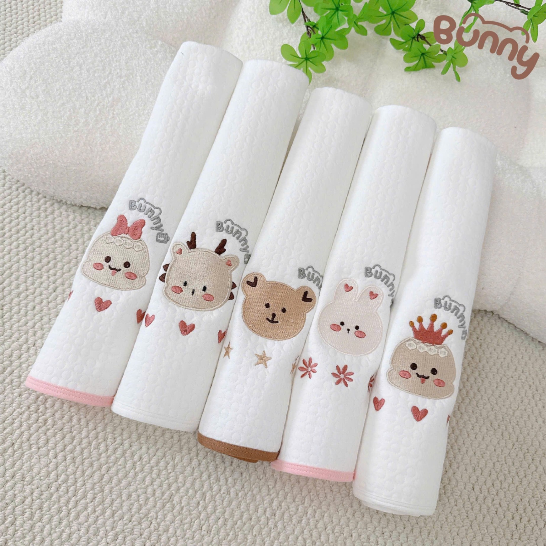 Tấm lót chống thấm Bunny thêu hoạ tiết dễ thương siêu êm mềm mịn thấm hút tốt không thấm ngược chống tràn, chống trơn