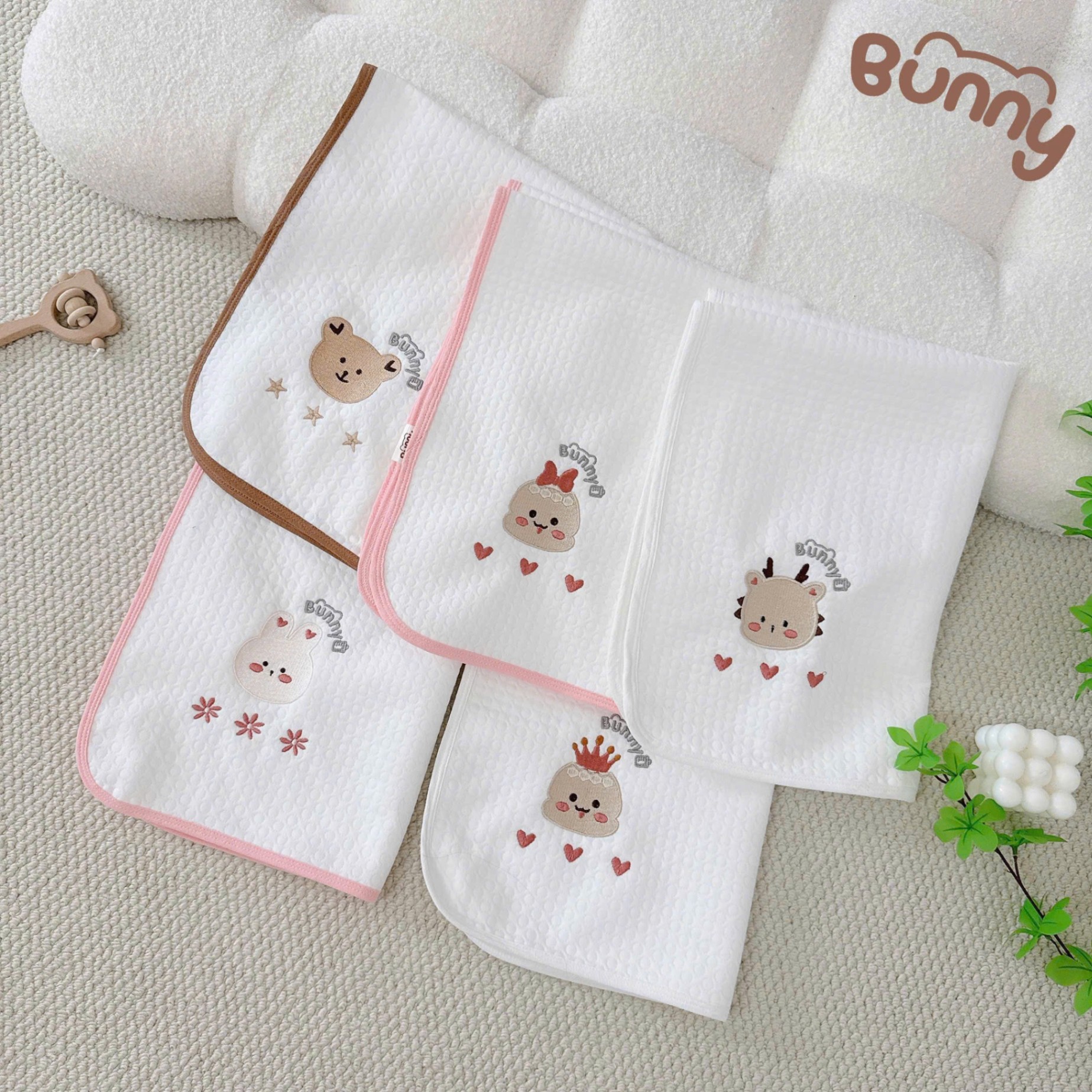 Tấm lót chống thấm Bunny thêu hoạ tiết dễ thương siêu êm mềm mịn thấm hút tốt không thấm ngược chống tràn, chống trơn