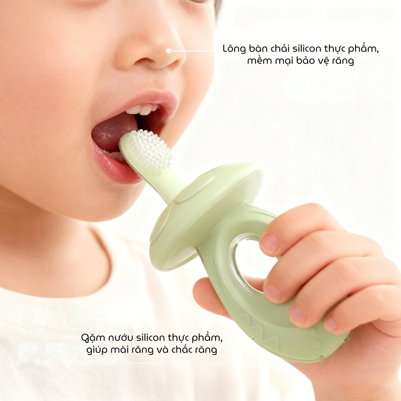 Bàn chải đánh răng kết hợp gặm nướu 2in1 chất liệu silicon thực phẩm mềm mại với vòng chắn hình hoa ngăn không cho bé thọc sâu