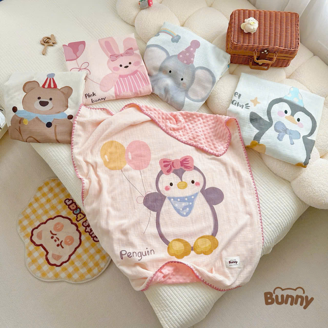 Chăn cho bé họa tiết hoạt hình siêu cute Bunny 2 lớp muslin cotton thoáng mát, nhung mềm mịn giữ ấm màu pastel nhẹ nhàng tạo cảm giác êm dịu, giúp bé dễ vào giấc ngủ