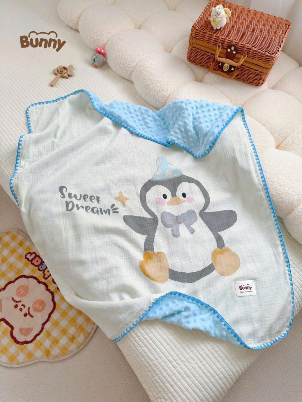 Chăn cho bé họa tiết hoạt hình siêu cute Bunny 2 lớp muslin cotton thoáng mát, nhung mềm mịn giữ ấm màu pastel nhẹ nhàng tạo cảm giác êm dịu, giúp bé dễ vào giấc ngủ