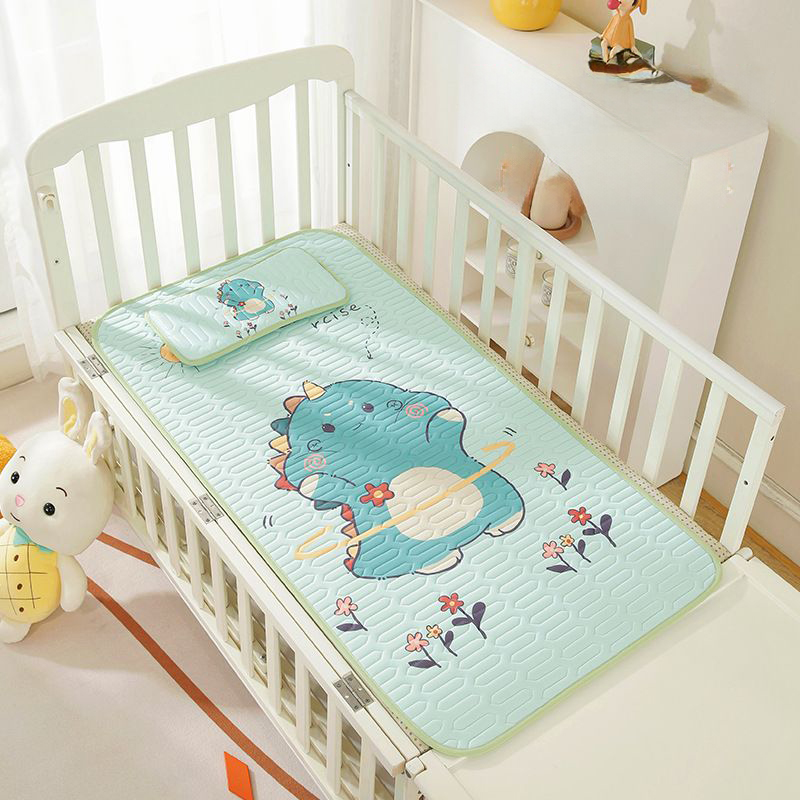 Chiếu điều hoà cao su non kèm gối lót đầu KidsWorld BTS25 in hình 5D hoạ tiết dễ thương mềm mại và mát mẻ giúp cho bé giấc ngủ ngon