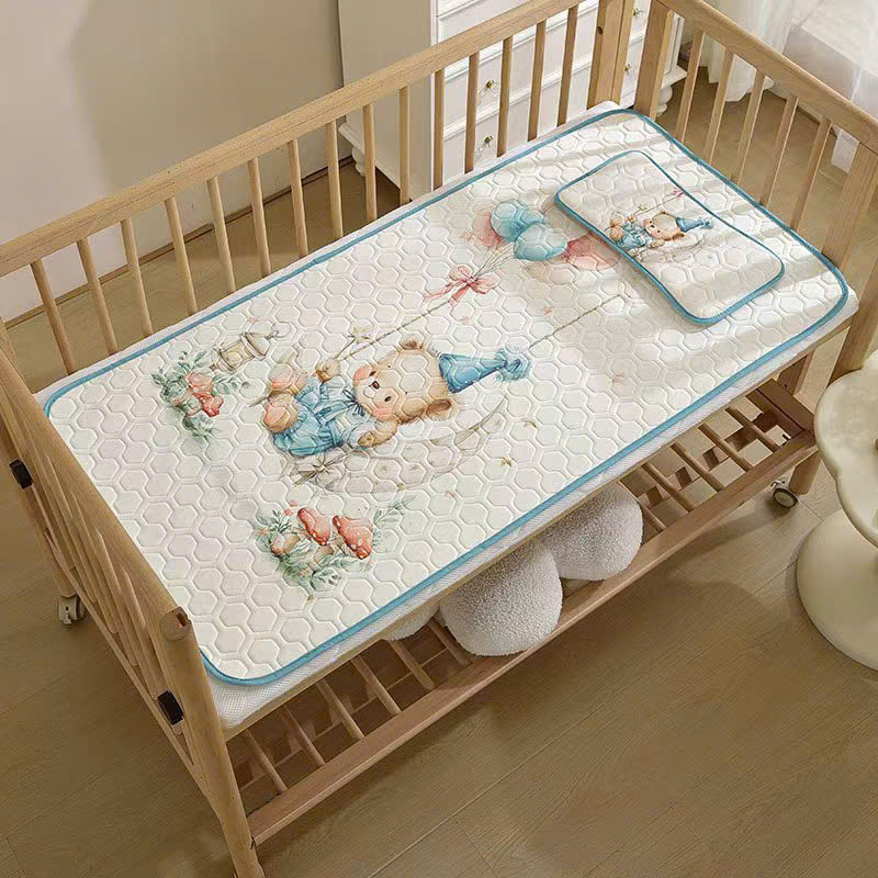 Chiếu điều hoà cao su non kèm gối lót đầu KidsWorld BTS25 in hình 5D hoạ tiết dễ thương mềm mại và mát mẻ giúp cho bé giấc ngủ ngon