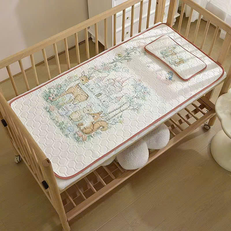 Chiếu điều hoà cao su non kèm gối lót đầu KidsWorld BTS25 in hình 5D hoạ tiết dễ thương mềm mại và mát mẻ giúp cho bé giấc ngủ ngon