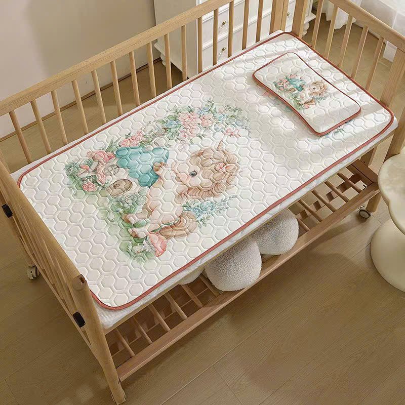 Chiếu điều hoà cao su non kèm gối lót đầu KidsWorld BTS25 in hình 5D hoạ tiết dễ thương mềm mại và mát mẻ giúp cho bé giấc ngủ ngon