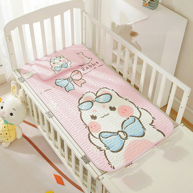 Chiếu điều hoà cao su non kèm gối lót đầu KidsWorld BTS25 in hình 5D hoạ tiết dễ thương mềm mại và mát mẻ giúp cho bé giấc ngủ ngon