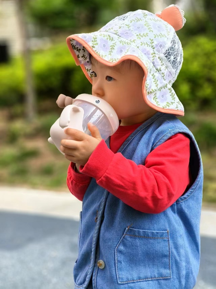 Cốc uống nước khủng long dung tích 300ml ống hút chống sặc tay cầm silicon chống trượt bình uống nước cho bé từ 8 tháng