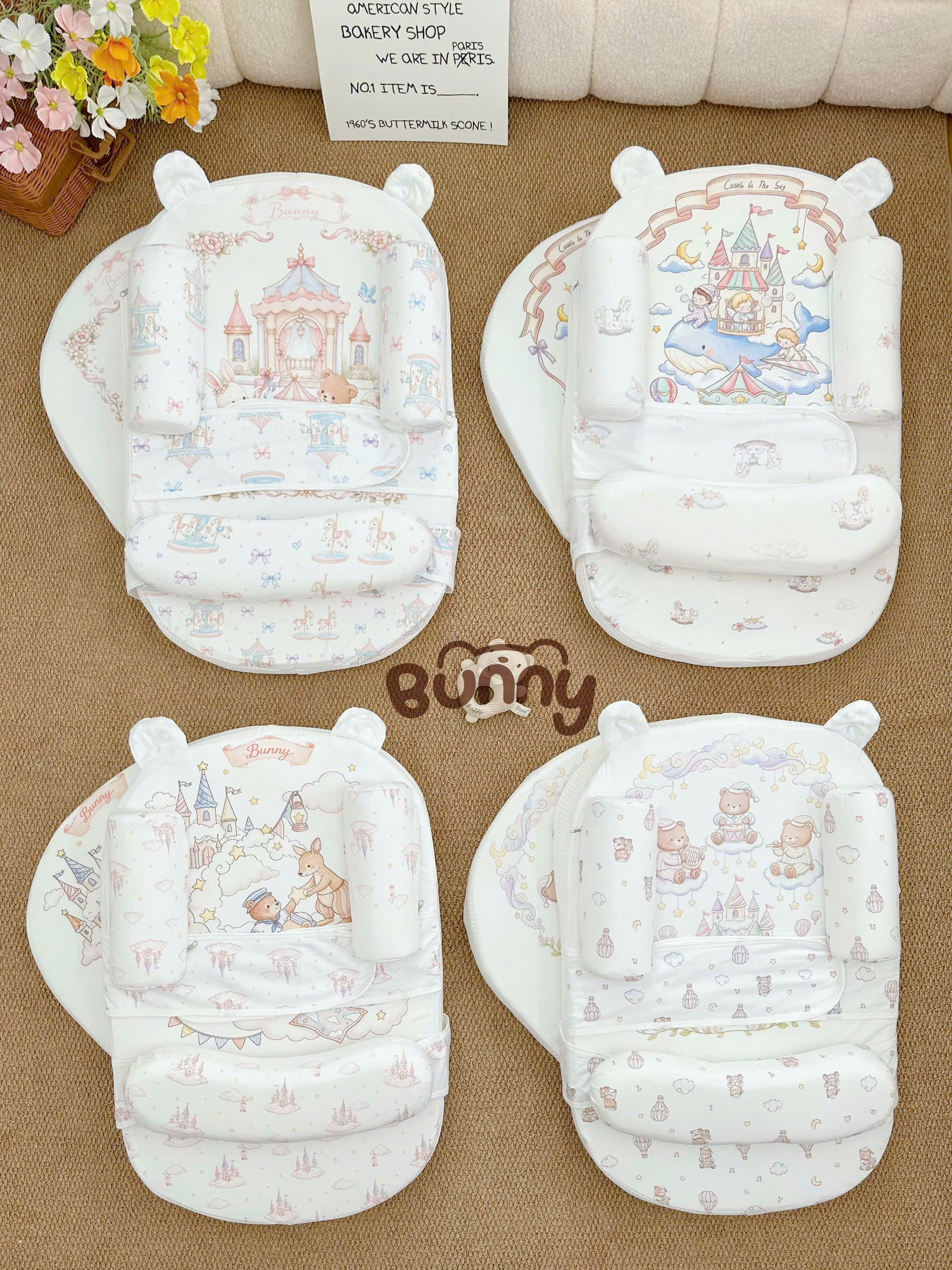 Đệm chống trào ngược BUNNY 3in1 với đai cố định và gối chặn 2 giúp bé nằm thoải mái hơn sau bú, hỗ trợ hạn chế tình trạng nôn trớ và mang đến giấc ngủ êm ái