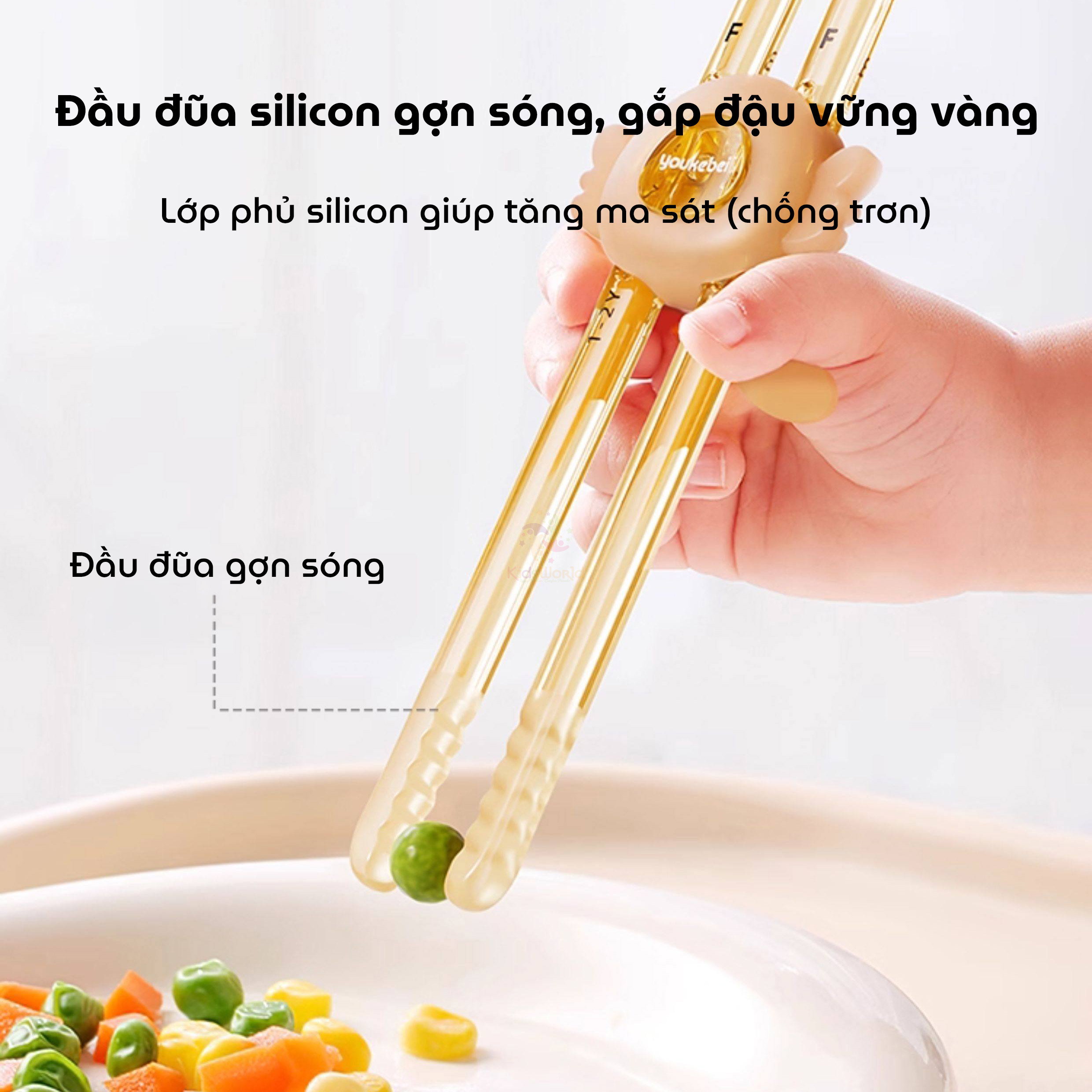 Đũa tập gắp cho bé tập ăn Youkebei hình đôi cánh thiên thần chất liệu PPSU cao cấp, điều chỉnh 3 nấc linh hoạt, đầu đũa silicon gợn sóng chống trượt