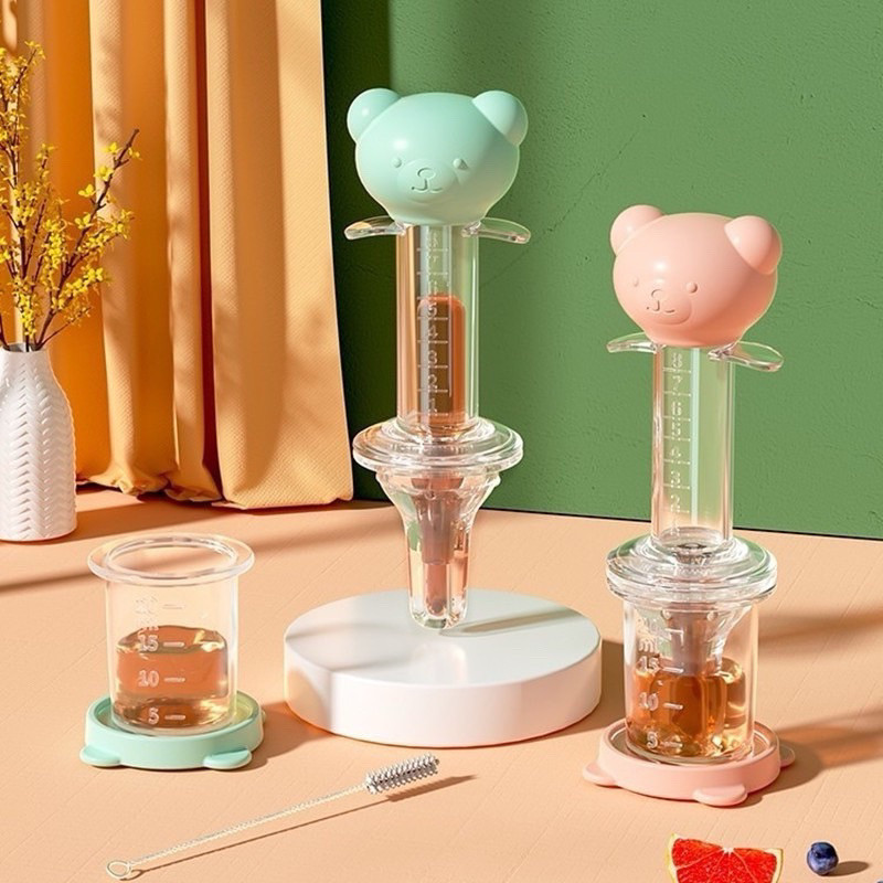 Dụng cụ uống thuốc, uống sữa cho bé KidsWorld hình gấu có vạch chia ml tiện lợi, silicon thực phẩm cao cấp, mềm mại chống sặc