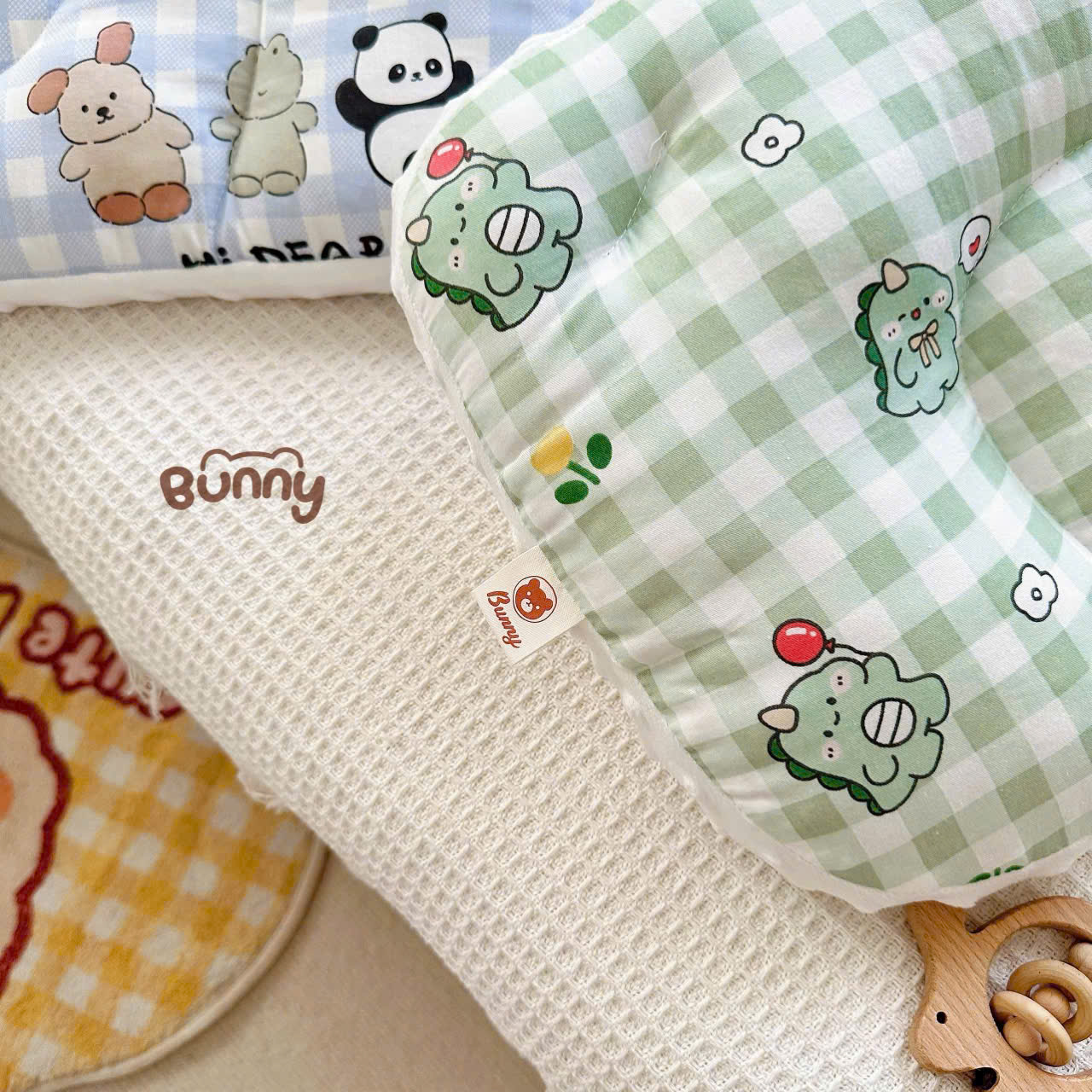 Gối cho bé chữ nhật Bunny họa tiết dễ thương nhung hạt mềm êm, bé nằm mát không hầm đầu